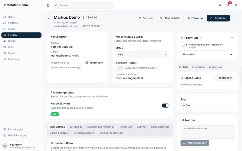 Kundenakte von Markus Demo mit Kontaktdaten, Status Heiß, aktiviertem Portalzugang, Follow-up und Tabs für Suchaufträge, Vorschläge und Aktivität.